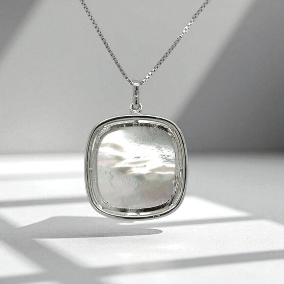 Carved Mother-of-Pearl and CZ Pendant in 925 Sterling Silver - Picture 3 of 3